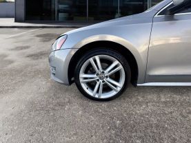 2014 Volkswagen Passat 1.8t Sel Premium Sedan 4d - Image 16