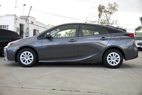 2020 TOYOTA PRIUS HATCHBACK 4-CYL, HYBRID, 1.8 LITER XLE HATCHBACK 4D