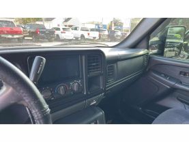 2002 CHEVROLET SILVERADO 2500 HD CREW CAB PICKUP V8, 6.0 LITER LONG BED