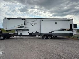 2022 CEDAR CREEK BY FOREST RIVER CHAMPAGNE EDITION FW RV & CAMPERS - 38EL