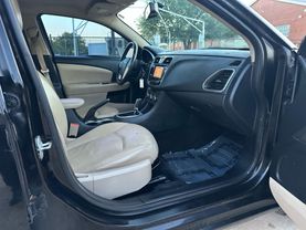 2012 CHRYSLER 200