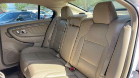 2015 Ford Taurus - Image 18