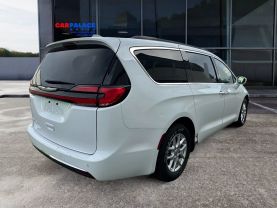 2022 Chrysler Pacifica Touring L Van 4d - Image 5