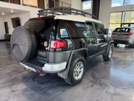 2011 TOYOTA FJ CRUISER SUV V6, 4.0 LITER SPORT UTILITY 2D