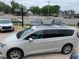 2017 CHRYSLER PACIFICA VAN V6, 3.6 LITER LIMITED MINIVAN 4D - Becker Auto Sales LLC in Emporia, KS