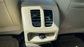 2015 Ford Taurus - Image 29