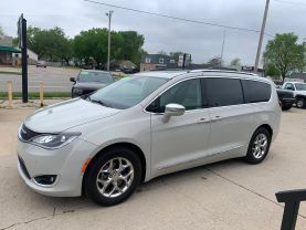 2017 CHRYSLER PACIFICA VAN V6, 3.6 LITER LIMITED MINIVAN 4D - Becker Auto Sales LLC in Emporia, KS
