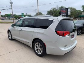 2017 CHRYSLER PACIFICA VAN V6, 3.6 LITER LIMITED MINIVAN 4D - Becker Auto Sales LLC in Emporia, KS