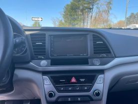 2017 Hyundai Elantra - Image 20