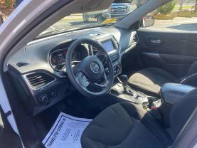 2019 JEEP CHEROKEE SUV 4-CYL, ZERO EVAP, 2.4 LITER LATITUDE SPORT UTILITY 4D