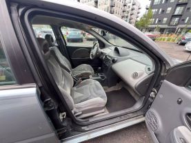 2003 Saturn Ion - Image 13