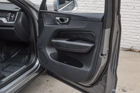 2019 VOLVO XC60 SUV 4-CYL, DRIVE-E, TURBO, 2.0 LITER T5 R-DESIGN SPORT UTILITY 4D