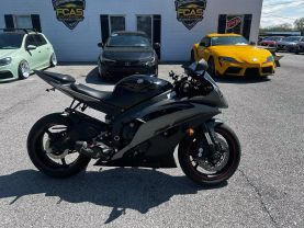 2016 YAMAHA YZF-R6 (MATTE GRAY) SPORTBIKES - -