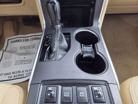2016 Toyota Camry Hybrid - Image 24