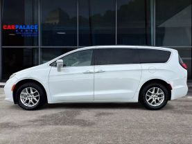 2022 Chrysler Pacifica Touring L Van 4d - Image 2