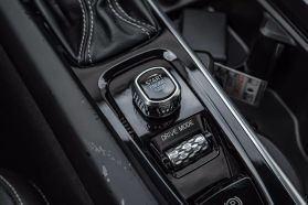 2019 VOLVO XC60 SUV 4-CYL, DRIVE-E, TURBO, 2.0 LITER T5 R-DESIGN SPORT UTILITY 4D