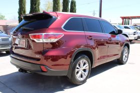 2015 Toyota Highlander - Image 2
