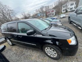 2016 CHRYSLER TOWN & COUNTRY VAN V6, 3.6 LITER TOURING MINIVAN 4D