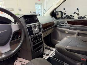 2010 CHRYSLER TOWN & COUNTRY