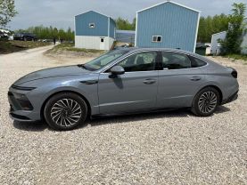 2024 HYUNDAI SONATA HYBRID SEDAN 4-CYL, HYBRID, GDI, 2.0 LITER LIMITED SEDAN 4D at T&T Repairables - used car dealership in Spencer, Indiana.
