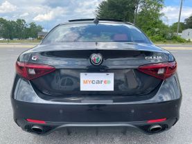 2018 Alfa Romeo Giulia - Image 17
