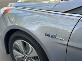 2015 HYUNDAI SONATA SEDAN 4-CYL, HYBRID, 2.4 LITER HYBRID LIMITED SEDAN 4D