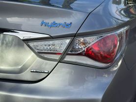 2015 HYUNDAI SONATA SEDAN 4-CYL, HYBRID, 2.4 LITER HYBRID LIMITED SEDAN 4D