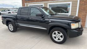 2011 RAM DAKOTA CREW CAB PICKUP V8, FLEX FUEL, 4.7 LITER LARAMIE PICKUP 4D 5 1/4 FT