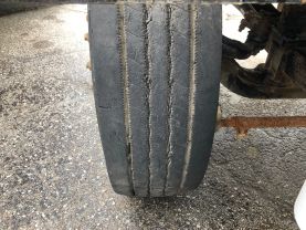 2004 OTTAWA YT30 YARD DOG SHAG TRUCK - -
