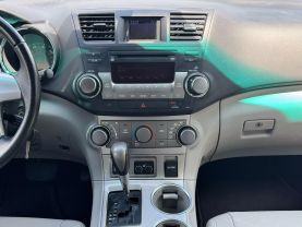2012 TOYOTA HIGHLANDER SUV 4-CYL, 2.7 LITER SPORT UTILITY 4D