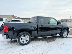 2009 CHEVROLET SILVERADO 1500 CREW CAB PICKUP V8, FLEX FUEL, 5.3 LITER LTZ PICKUP 4D 5 3/4 FT