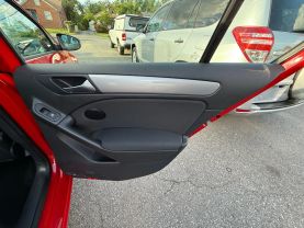 2011 VOLKSWAGEN GOLF