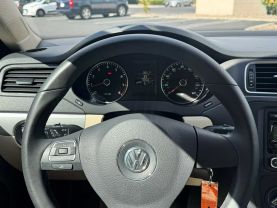 2012 VOLKSWAGEN JETTA - 5-CYL, PZEV, 2.5 LITER 2.5L SE SEDAN 4D