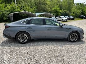 2024 HYUNDAI SONATA HYBRID SEDAN 4-CYL, HYBRID, GDI, 2.0 LITER LIMITED SEDAN 4D at T&T Repairables - used car dealership in Spencer, Indiana.