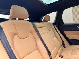 2020 VOLVO XC60 SUV 4-CYL, DRIVE-E, TURBO, 2.0 LITER T5 MOMENTUM SPORT UTILITY 4D