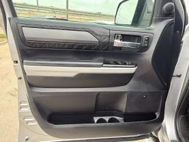 2019 TOYOTA TUNDRA CREWMAX PICKUP V8, 5.7 LITER PLATINUM PICKUP 4D 5 1/2 FT