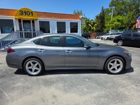 2017 INFINITI Q70