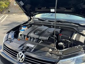 2012 VOLKSWAGEN JETTA - 5-CYL, PZEV, 2.5 LITER 2.5L SE SEDAN 4D