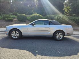2005 FORD MUSTANG DELUXE CONVERTIBLE 2D