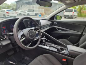 2023 Hyundai Elantra - Image 9