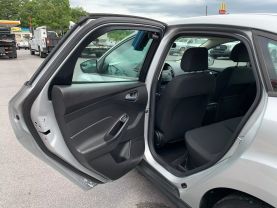 2018 FORD FOCUS SE CARS/SUV 4-CYL, 2.0 LITER SE SEDAN 4D - Eddies Auto Sales