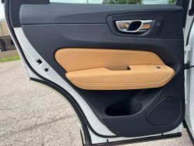 2020 VOLVO XC60 SUV 4-CYL, DRIVE-E, TURBO, 2.0 LITER T5 MOMENTUM SPORT UTILITY 4D
