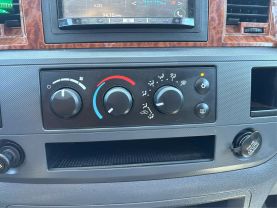 2006 DODGE RAM 1500 MEGA CAB PICKUP V8, HEMI, 5.7 LITER SLT PICKUP 4D 6 1/4 FT