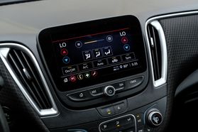 2023 Chevrolet Malibu - Image 34