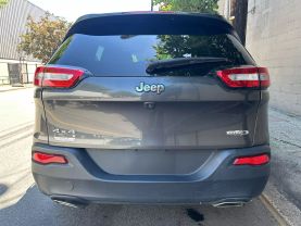2017 JEEP CHEROKEE SUV V6, 3.2 LITER LATITUDE SPORT UTILITY 4D