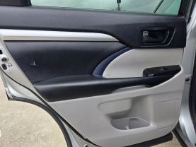 2017 Toyota Highlander - Image 10