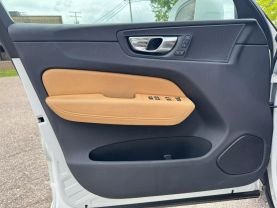 2020 VOLVO XC60 SUV 4-CYL, DRIVE-E, TURBO, 2.0 LITER T5 MOMENTUM SPORT UTILITY 4D