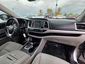 2017 Toyota Highlander - Image 20