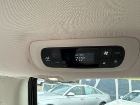 2019 Chrysler Pacifica - Image 18