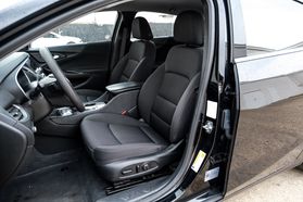 2023 Chevrolet Malibu - Image 4
